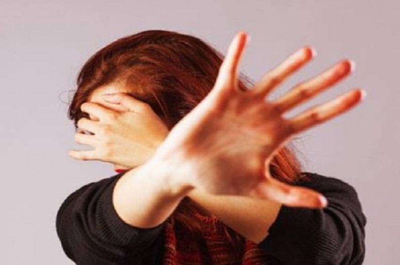 महिला जज पर बिगड़ी वकील की नीयत, फिर सुबह मॉर्निंग वॉक के दौरान किया ये काम, मचा बवाल