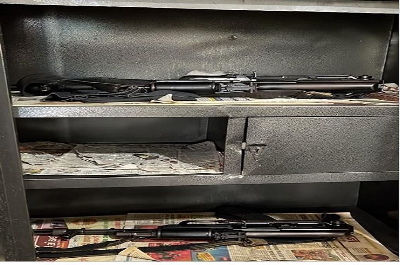 ED की रेड में कारोबारी के घर से मिले AK-47 हथियार, सत्ता तक पहुंच रखने वाले लोगों में थे शुमार