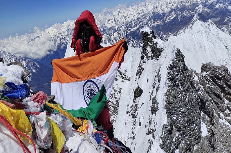 बस्तर की बेटी ने रचा इतिहास, माउंट एवरेस्ट के शिखर पर लहराया तिरंगा, बनीं प्रदेश की पहली महिला पर्वतारोही