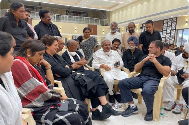 Chief Minister Bhupesh Baghel met Rahul Gandhi: