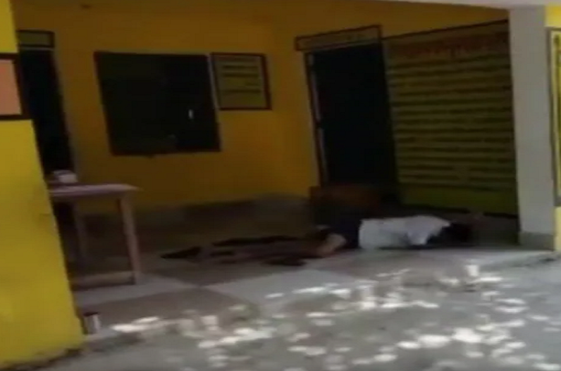 शराब के नशे में कपड़े उतारकर स्कूल में ही ऐसा काम करने लगा प्रिंसिपल, किसी ने चुपके से वीडियो बनाकर वायरल कर दिया