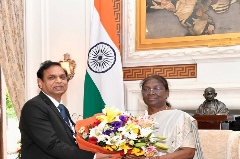 GGU ViceChancellor met to President Draupadi Murmu :