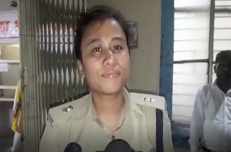 क्लीनिक में महिला के साथ डॉक्टर कर रहे थे ये काम, तभी आ पहुंची पुलिस, फिर…