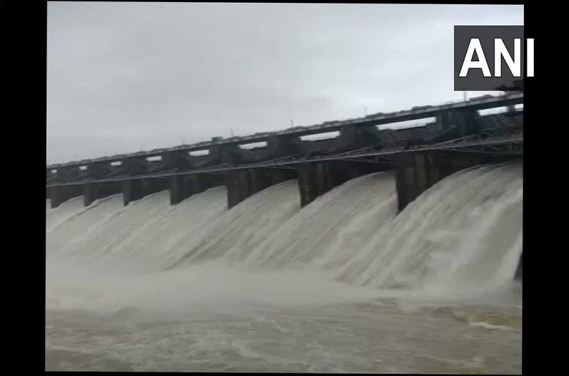 आफत की बारिश ! कई पुल हुए क्षतिग्रस्त, इन बांधों के खोले गए सभी गेट