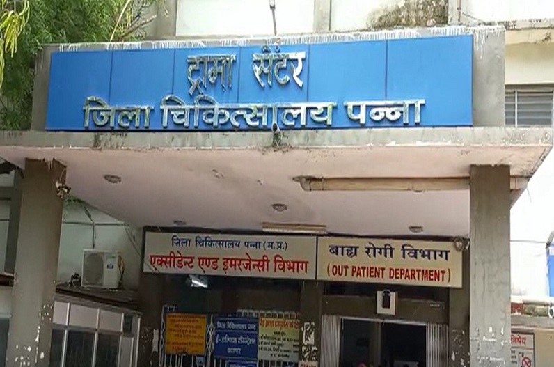 ऑपरेशन फार्म देने से पहले लिए पैसे, सुनाई खरी खोटी, सिविल सर्जन ने कही ये बात