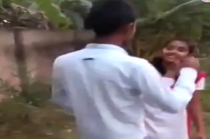 गार्डन में प्रेमिका के साथ ऐसा काम कर रहा था प्रेमी, देखकर आप भी शर्म से बंद कर लेंगे अपनी आंखें