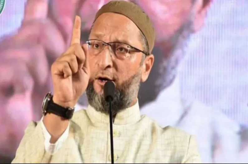 Namaz Par Vivad: अब क्या नमाज पढ़ने के लिए पुलिस से लेनी होगी इजाज़त, यहां 25 लाेगाें की गिरफ्तारी पर ओवैसी ने कही ये बात