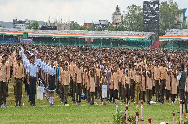 1 करोड़ स्कूली बच्चों ने एक साथ गाया देशभक्ति गीत, बनाया विश्व रिकॉर्ड, CM ने दी बधाई