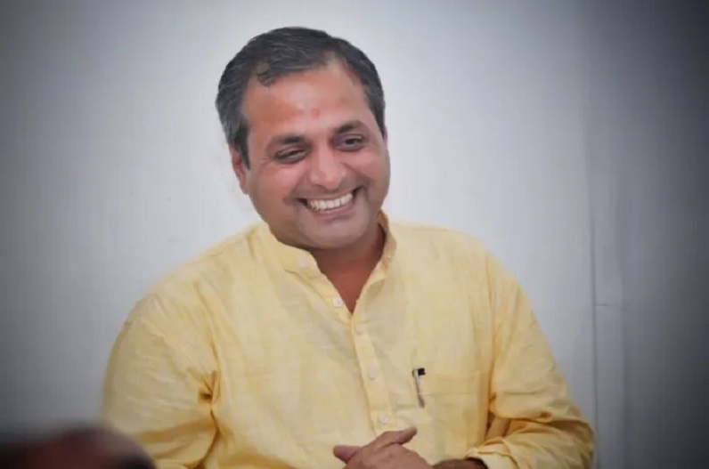 शहर विकास के मुद्दे में नगर विधायक शैलेष पांडेय ने नगर निगम आयुक्त से की चर्चा, लिया ये फैसला