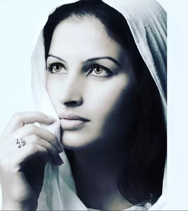 सोनाली फोगाट राजनीति के साथ-साथ ग्लैमर वर्ल्ड में भी काफी एक्टिव रहती थीं। सोनाली फोगाट की कुछ पुरानी अनसीन तस्वीरें हम दिखा रहे हैं।