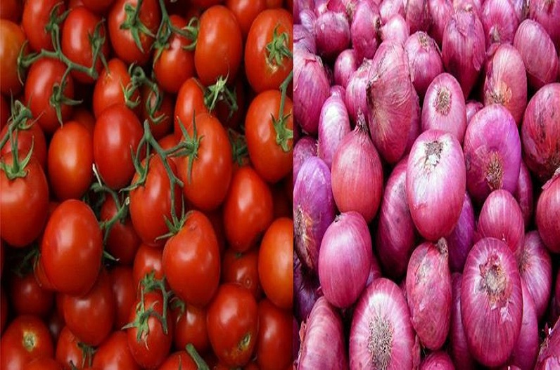 Farmers upset over fall in tomato, onion prices in Karnataka