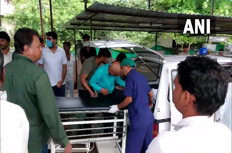बच्चों से भरी स्कूल वैन को ट्रक ने मारी टक्कर, 4 की मौत, 11 घायल