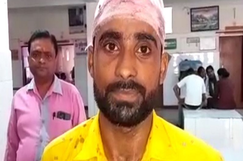 शिक्षक ने लगाई फटकार, तो गुस्से से लाल हुआ छात्र, फिर किया ये काम…….फैली सनसनी