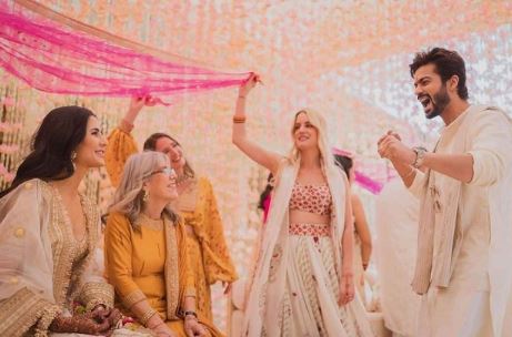 बाॅलीवुड एक्टर सनी कौशल 28 सितंबर को अपना 33वां बर्थडे सेलिब्रेट कर रहे हैं। इस खास मौके पर सनी के करीबी, इंडस्ट्री से जुड़े स्टार्स और फैंस सनी को ढेर सारी शुभकामनाएं दे रहे हैं। इन सबमें जिसने सबका ध्यान खींचा वह था सनी के बड़े भइया विक्की कौशल और भाभी कैटरीना कैफ का पोस्ट।