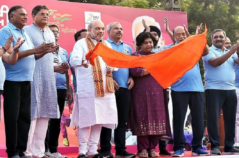गृह मंत्री ने ‘पीएम नरेंद्र मोदी क्रॉस कंट्री स्लम रन’ को दिखाई हरी झंडी, देखें ख़ास तस्वीरें