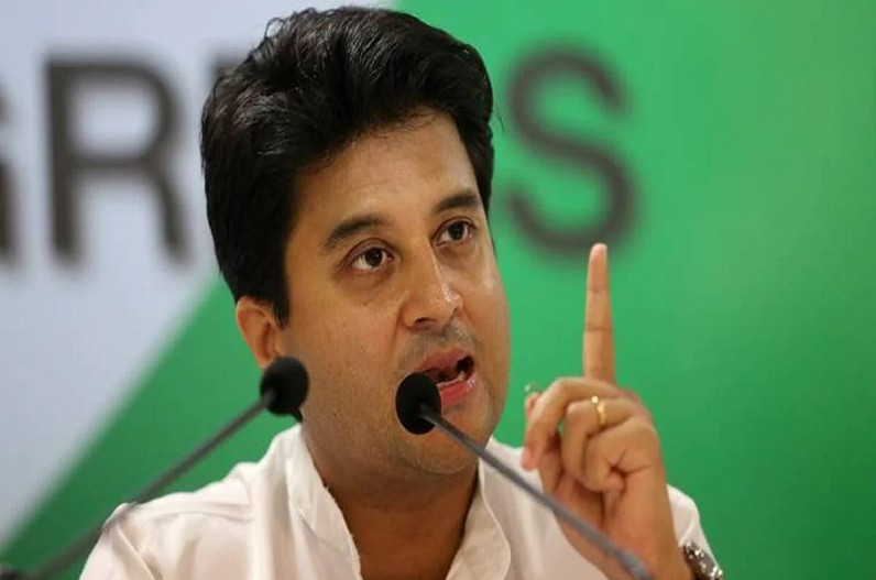 एयरपोर्ट विवाद की जांच को लेकर केंद्रीय मंत्री सिंधिया का बड़ा बयान, इन नेताओं के खिलाफ हुआ मामला दर्ज, जानें …