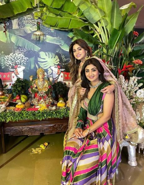 शमिता शेट्टी: एक्ट्रेस शमिता शेट्टी भी इको फ्रेंडली गणपति की स्थापना करती है। साथ ही लोगों को प्रकृति को प्रदूषित न करने का संदेश देती हैं।