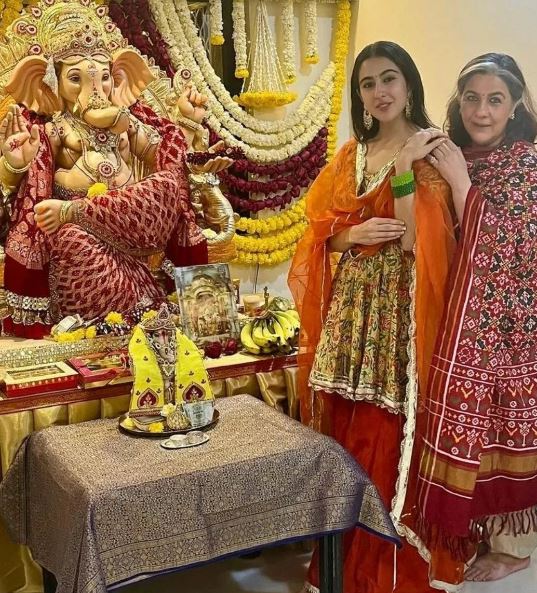 गणेश जी की मूर्तियां आम तौर पर प्लॉस्टर ऑफ पेरिस, प्लास्टिक और सीमेंट की बनाई जाती हैं। साथ ही इसमें जहरीले पेंट का इस्तेमाल किया जाता है। इस वजह से सावधानी पूर्वक गणेश चतुर्थी मनाएं।