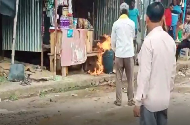 पान की दुकान पर पेट्रोल बेचना पड़ा भारी, हो गया ये खतरनाक हादसा