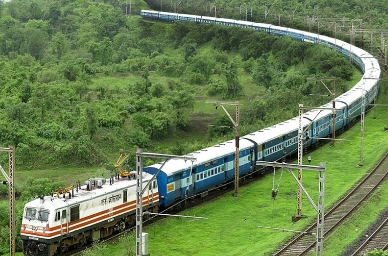 यात्रीगण कृपया ध्यान दें! बिहार के लोगों के लिए यात्रा होगी और भी सुखद, छठ पूजन के लिए चलेंगी 48 स्पेशल ट्रेनें