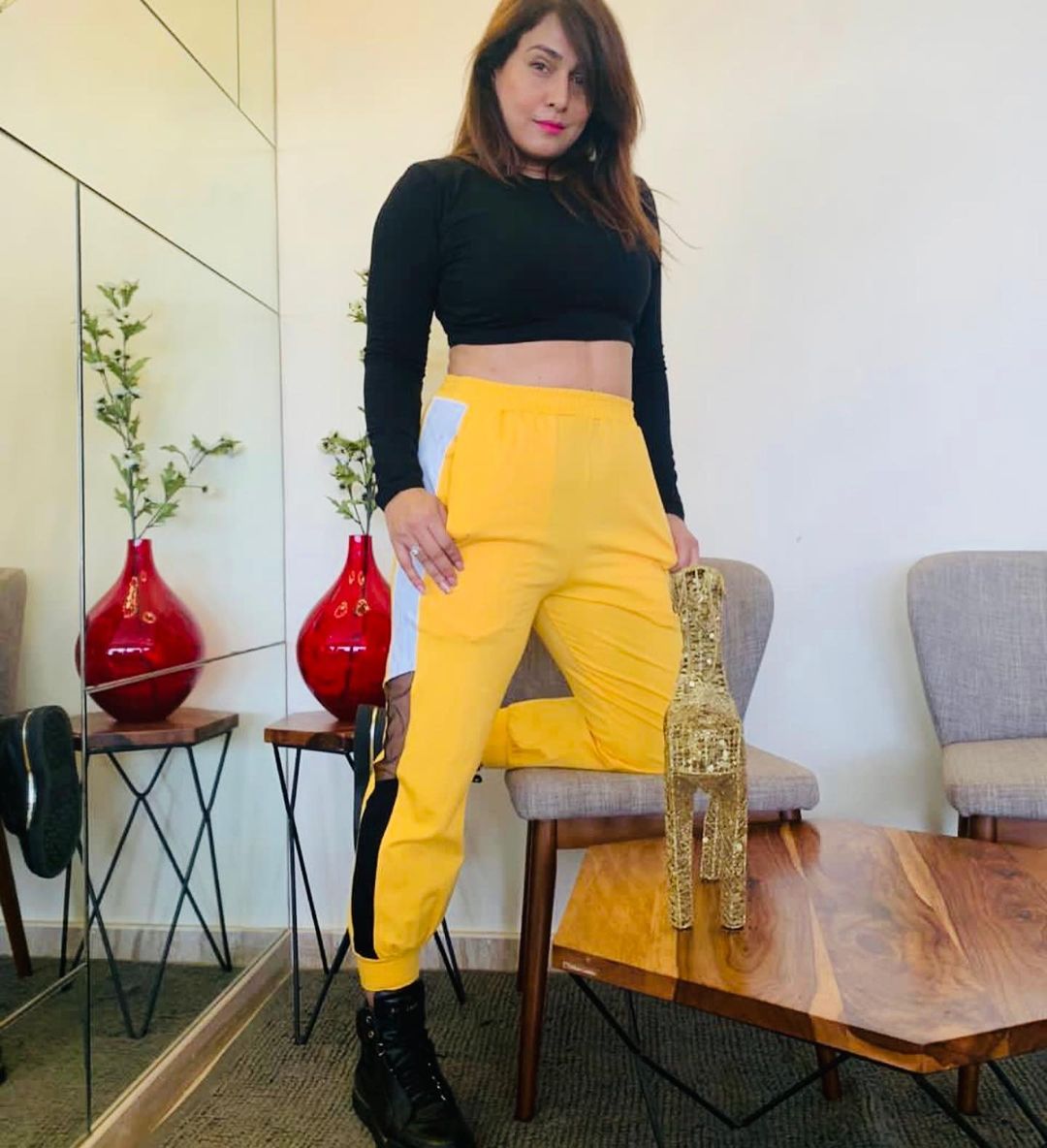 भोजपुरी सिनेमा इंडस्ट्री की मशहूर और खूबसूरत एक्ट्रेस पाखी हेगड़े छोटे और बड़े पर्दे पर अपना जलवा बिखेर चुकी हैं।