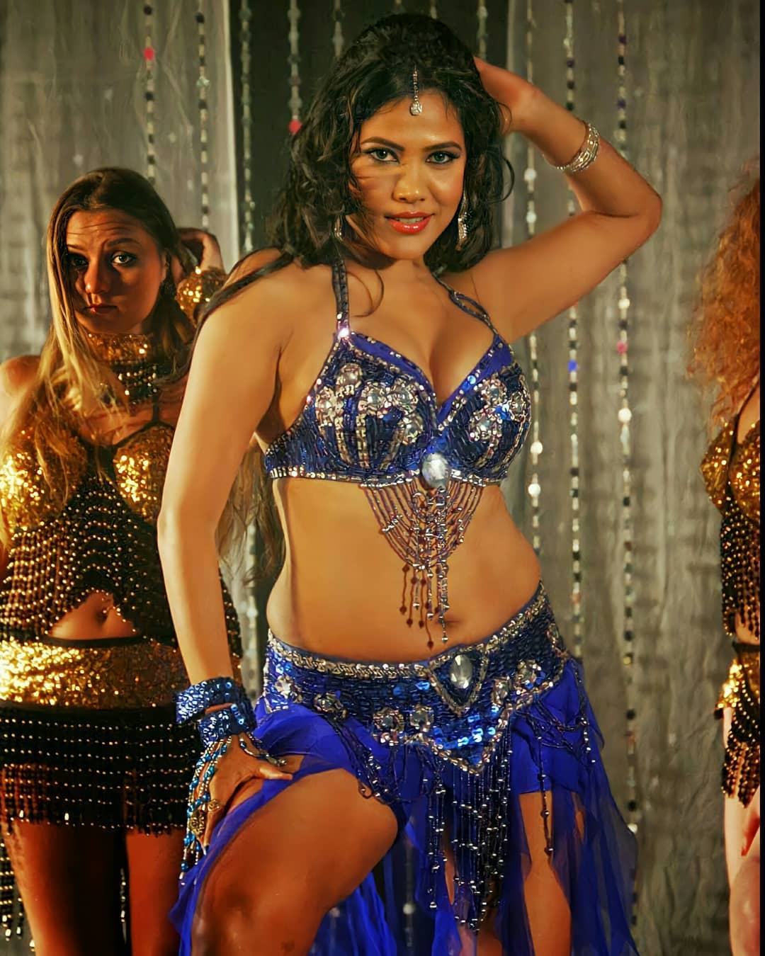 सीमा सिंह को भोजपुरी सिनेमा जगत की आइटम क्वीन के नाम से जाना जाता है.