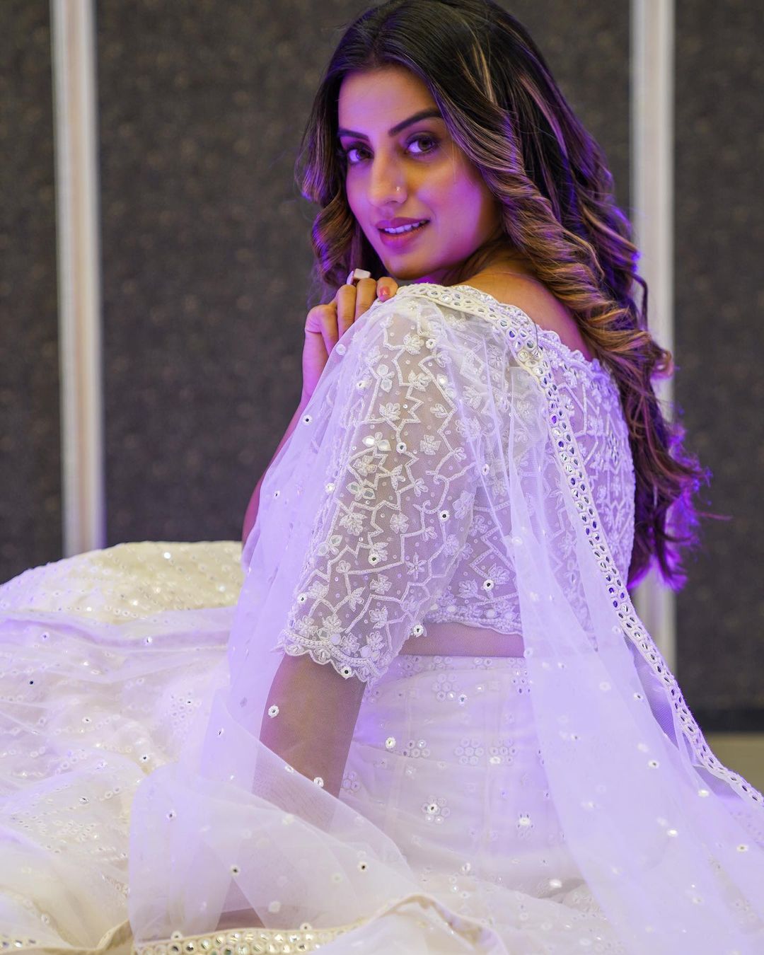 अक्षरा सिंह और पवन सिंह आज के वक्त में भोजपुरी इंडस्ट्री के बड़े स्टार में से हैं।