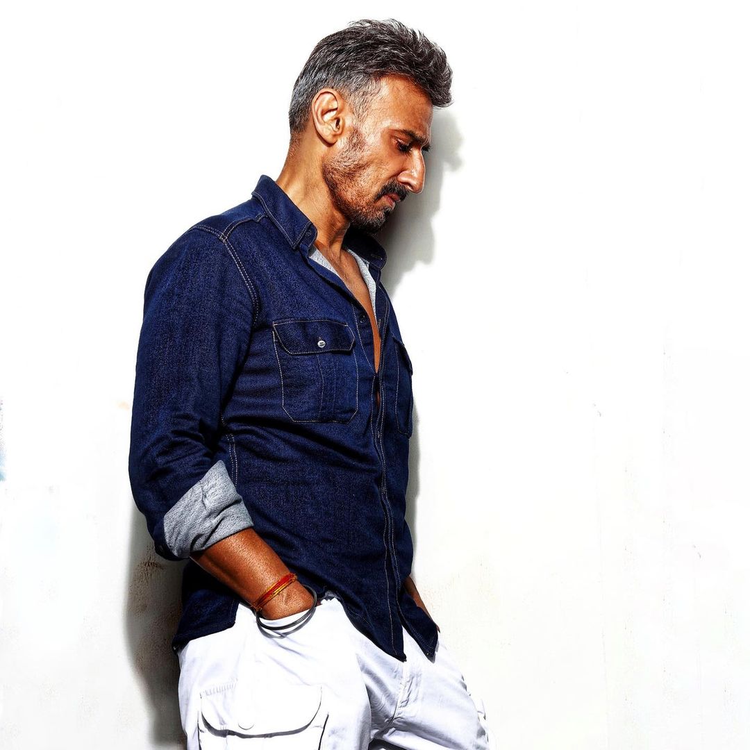 इस बात में कोई दो राय नहीं की राहुल देव को हिंदी फिल्मों से ज्यादा साउथ की फिल्मों में अच्छ रोल ऑफर हुए। इन्हीं रोल की बदौलत उन्हें एक टाइम में बतौर सबसे ज्यादा प्यार मिला।