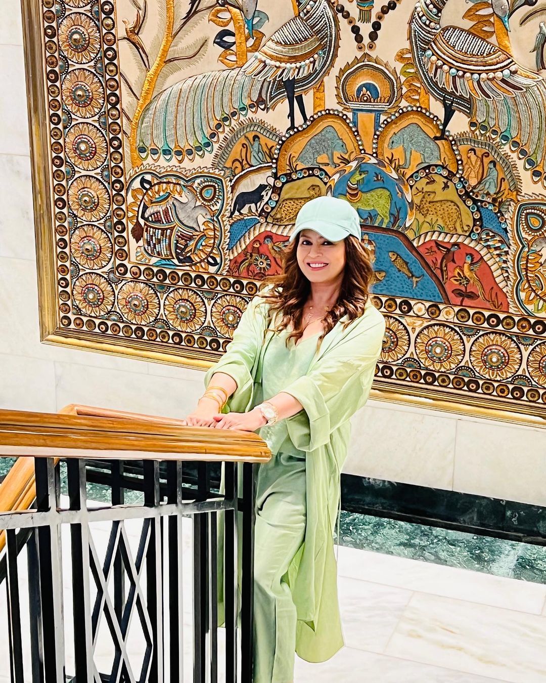 महिमा चौधरी कंगना रनौत की 'इमरजेंसी' में महत्वपूर्ण भूमिका में दिखाई देगी। फिल्म से उनका पहला लुक आउट हो गया है। जिसे देखने के बाद फैंस और क्रिटिक्स ने महिमा चौधरी की खूब तारीफ की।