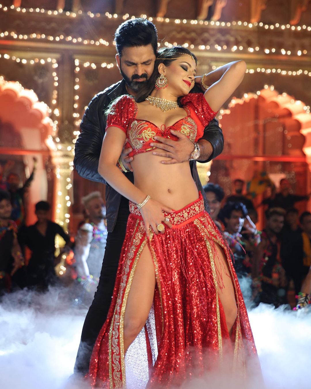 भोजपुरी पॉवर स्टार पवन सिंह के साथ नम्रता मल्ला ने उड़ाया गर्दा, वायरल हुई हॉट कैमिस्ट्री