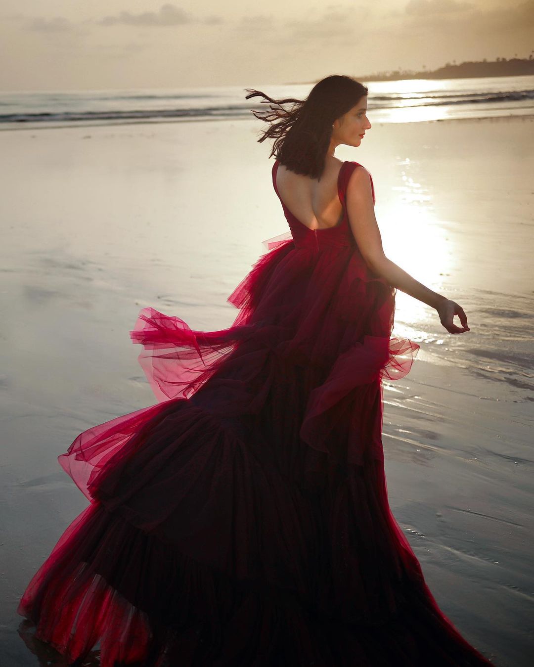 टीवी की मशहूर एक्ट्रेस कनिका मान ने हाल ही में बेहद बोल्ड फोटोशूट करवाया है।