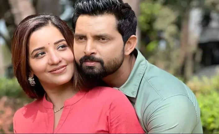 मोनालिसा और एक्टर विक्रांत सिंह (Monalisa Vikrant Singh) के बीच का प्यार किसी से छिपा नहीं है. दोनों के बीच काफी समय तक रोमांस चला और फिर इन दोनों सितारों ने आपस में शादी भी कर ली. आपको बता दें कि शादी के बाद भी मोनालिसा का नाम कई भोजपुरी एक्टर्स के साथ जुड़ चुका है.