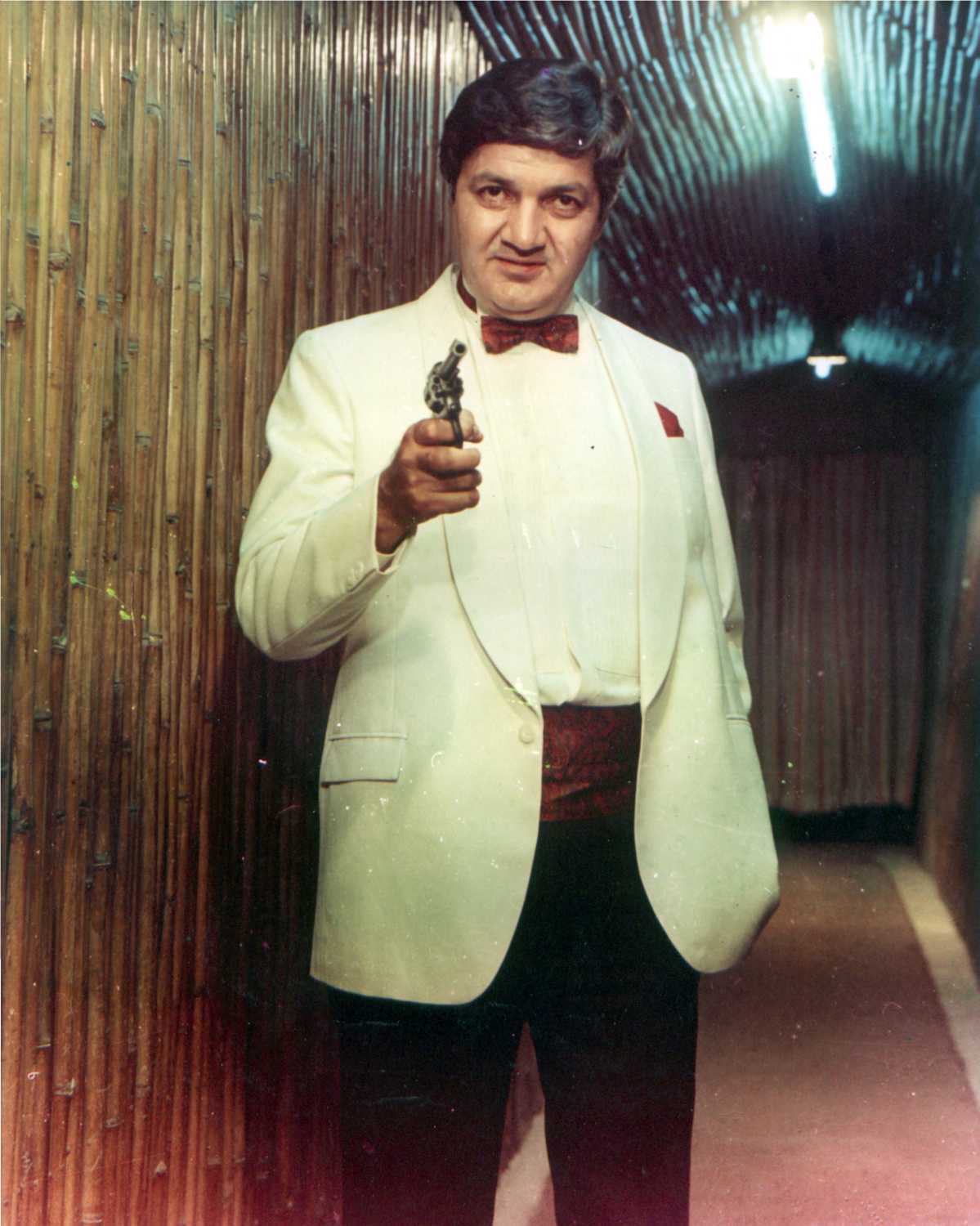 ऐसे कहा जाता है कि पर्दे में जब जब वे संवाद बोलते औऱ हीरोईन को उठाकर ले जाते दर्शक जोर -जोर से चिल्लाते। चेहरे में हल्की मुस्कान लिए जैसे ही प्रेम साहब संवाद बोलते थियेटर में सीटी और ताली बजने लग जाया करती थी।