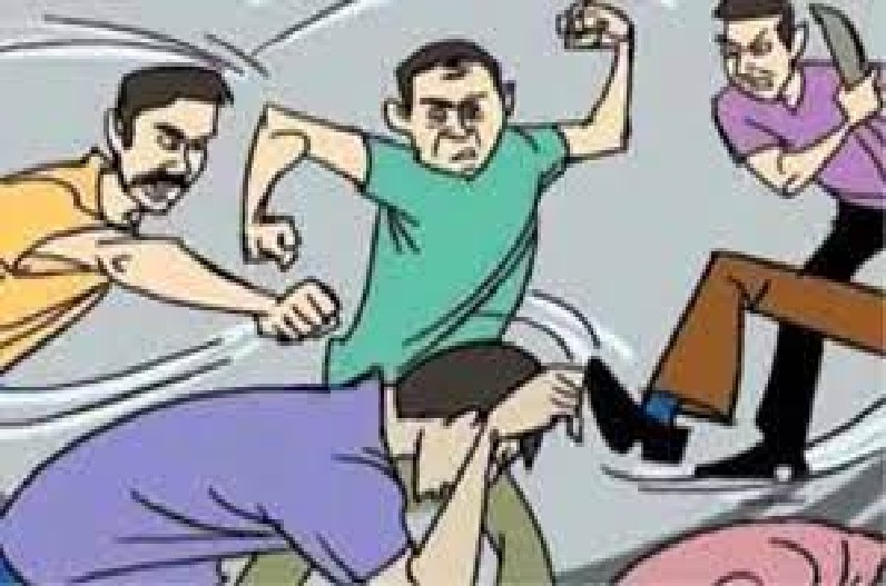 बदमाशों ने स्ट्रीट वेंडर के साथ कर दिया ऐसा कांड, वायरल वीडियो में सामने आई ये बड़ी सच्चाई