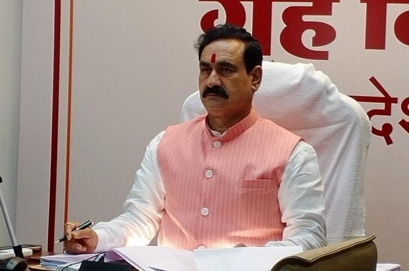 गृहमंत्री ने कांग्रेस पार्टी के धरना प्रदर्शन पर साधा निशाना, कहा-राहुल जी के लिए भी थोड़ा….