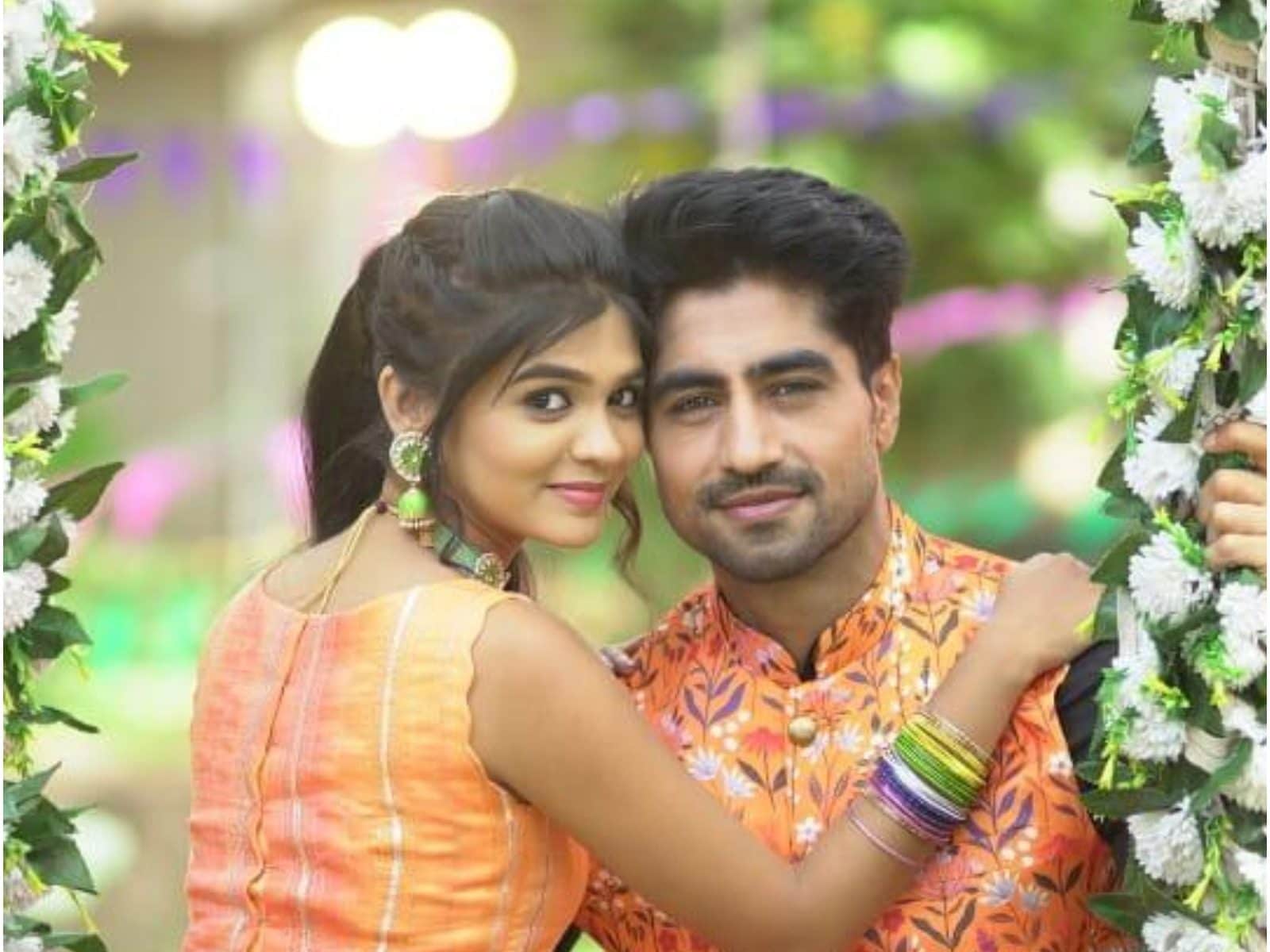 ‘ये रिश्ता क्या कहलाता’ है में हर्षद चोपड़ा और प्रणाली राठौड़ की जोड़ी देखने को मिल रही है। शो में हर्षद ने अभिमन्यु और प्रणाली ने अक्षरा की भूमिका निभाई है। इनकी केमिस्ट्री छोटे पर्दे पर इतनी कमाल की लग रही है कि दोनों का नाम एक दूसरे के संग जोड़ा जाने लगा है। मीडिया रिपोर्ट्स के मुताबिक, ये रियल लाइफ में भी एक दूसरे को डेट कर रहे हैं।