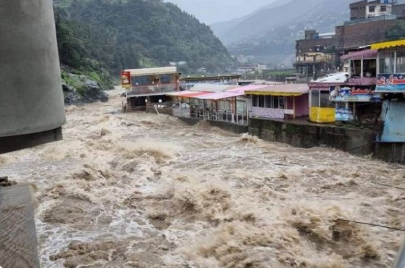 Flood News : बाढ़ ने मचाई तबाही..! विनाशकारी बाढ़ से कम से कम 31 लोगों की मौत, 12 लाख से अधिक लोगों का जनजीवन हुआ अस्त-व्यस्त