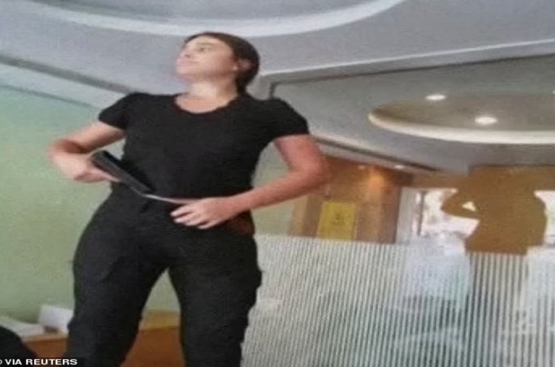 Bank Robbery: ‘पैसे निकाल वरना भून दूंगी’ खिलौना वाला गन लेकर युवती ने लूट लिया बैंक, इतने रुपए लेकर हुई फरार