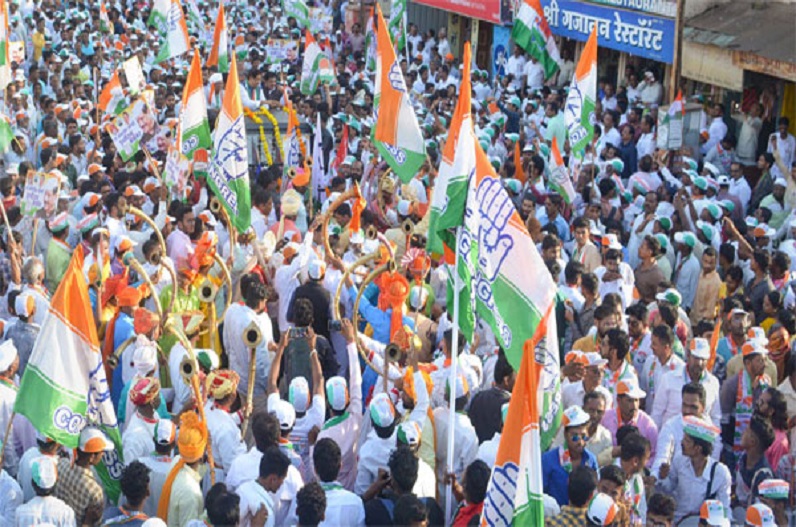 प्रदेश कांग्रेस के हजारों कार्यकर्ता दिल्ली रवाना, केंद्र के खिलाफ महाप्रदर्शन में होंगे शामिल, पीसीसी चीफ ने ट्रेन को दिखाई हरी झंडी