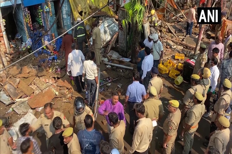 House collapsed 4 people killed 8 injured in Prayagraj UP