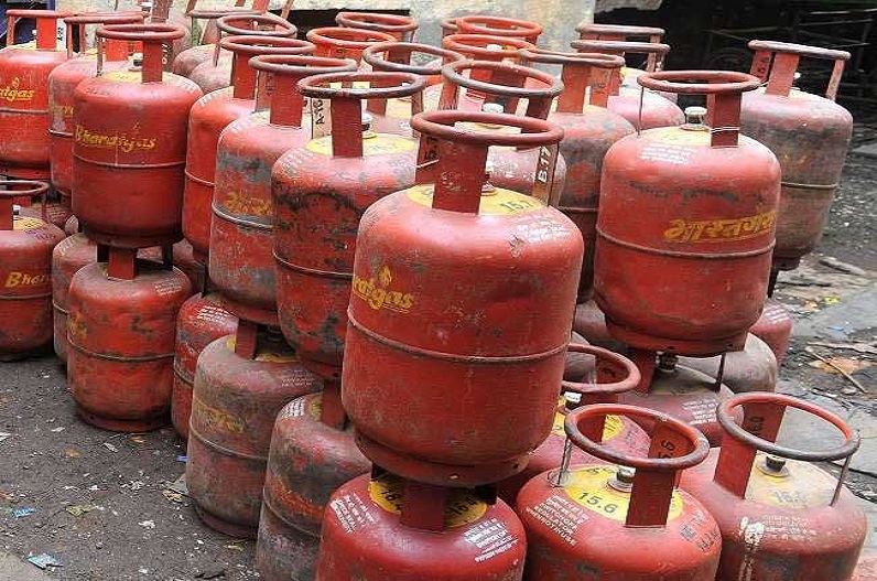 Rajasthan BJP Sankalp Patra For Gas Cylinder : महिलाओं को 450 में मिलेगा गैस सिलेंडर, बीजेपी ने कर दी घोषणा..