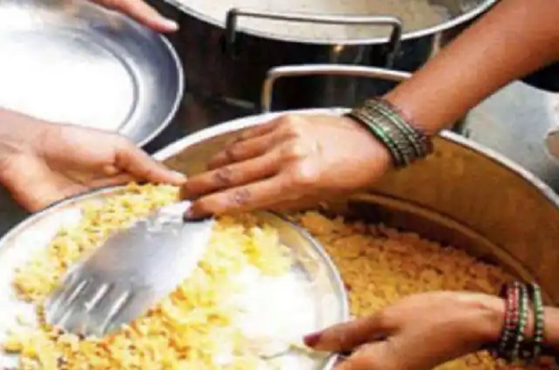 मध्यान्ह भोजन के मेन्यू में बदलाव, अब सोया चिक्की के स्थान पर मिलेंगे मिलेट्स से बने खाद्य पदार्थः Changes in the menu of mid-day meal, now children will get foods made from millets