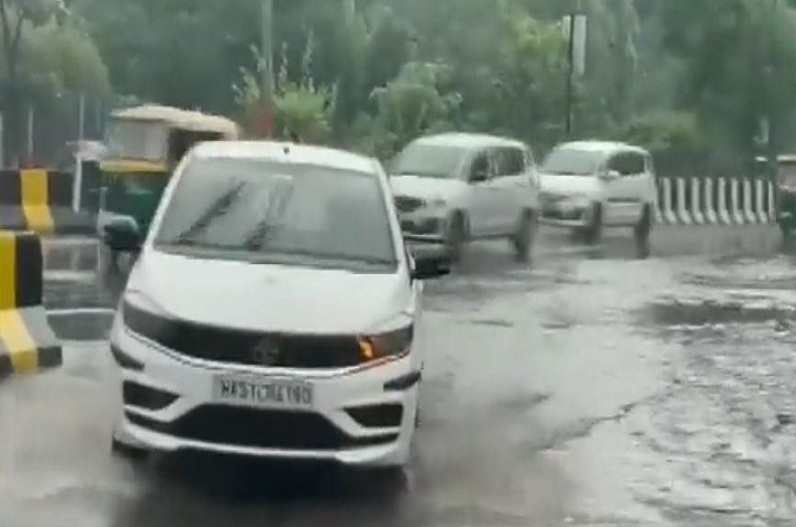 भारी बारिश ने मचाई तबाही ! 944 से अधिक गांव प्रभावित, सड़कों पर यातायात ठप…