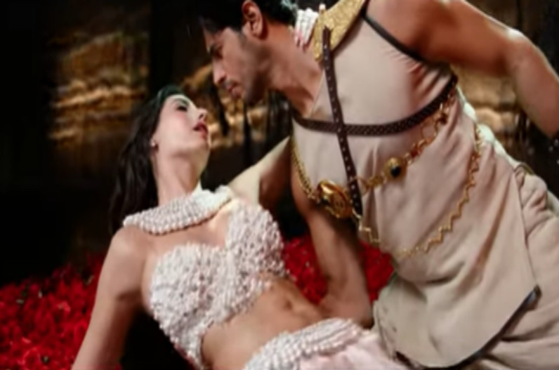 फिल्म ‘थैंक गॉड’ का पहला गाना ‘मणिके’ हुआ रिलीज, गाने में इस खूबसूरत डांसर ने जमाया रंग