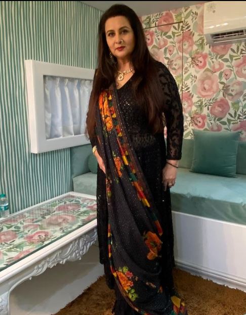 पूनम ढिल्ल ने एक इंटरव्यू में बताया- मुझे करियर के शुरुआत में तारीफ मिलती थी ओह यू आर सो ब्यूटीफुल, फिल्म क्रिटिक्स भी यही लिखते थे। लेकिन मुझे लगता था कोई ऐसे कैसे मेरी तारीफ कर सकता है।