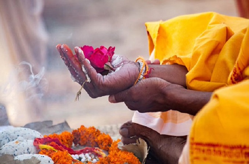 Pitra Paksha 2023 : शुक्रवार से शुरू हो रहा पितृ पक्ष, यहां जानें पूर्वजों की श्राद्ध विधि से लेकर सब कुछ..
