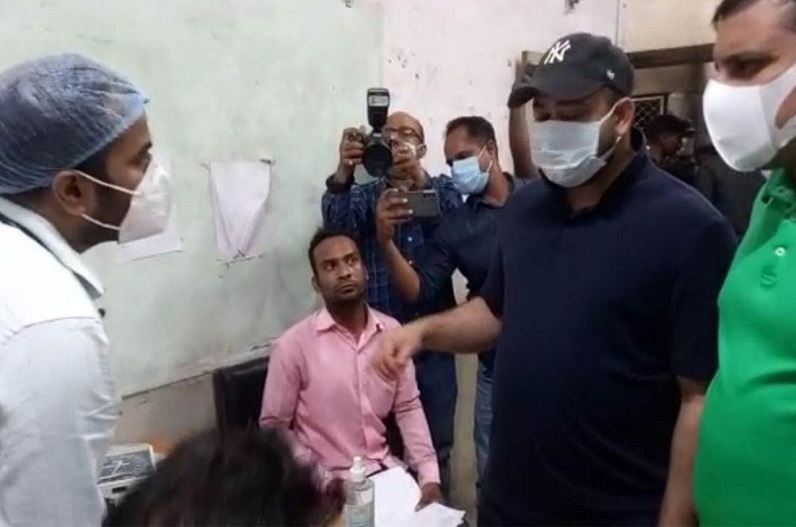 आधी रात अस्पतालों के औचक निरीक्षण पर निकले यहां के उपमुख्यमंत्री, मरीजों के स्‍वजनों ने लगा दी शिकायतों की झड़ी, मच गया हड़कंप