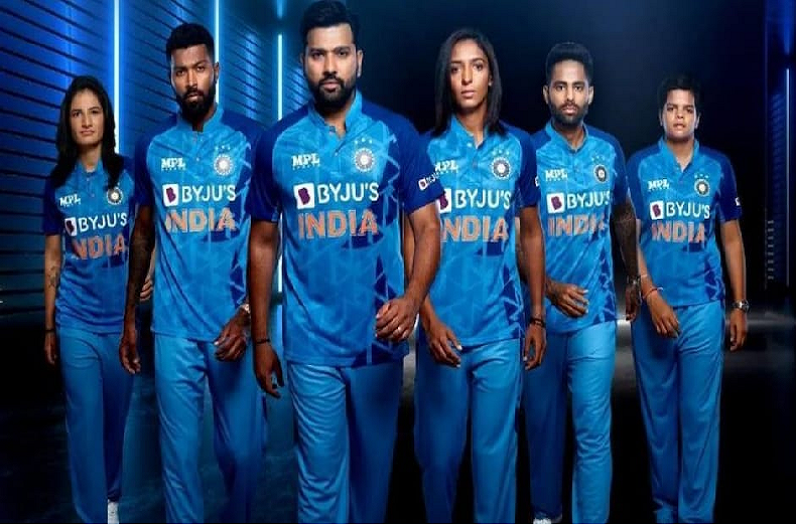 Team India new Jersey: टीम इंडिया की नई जर्सी हुई लॉन्च, टी20 वर्ल्ड कप में अब इस अवतार में आएंगे नजर