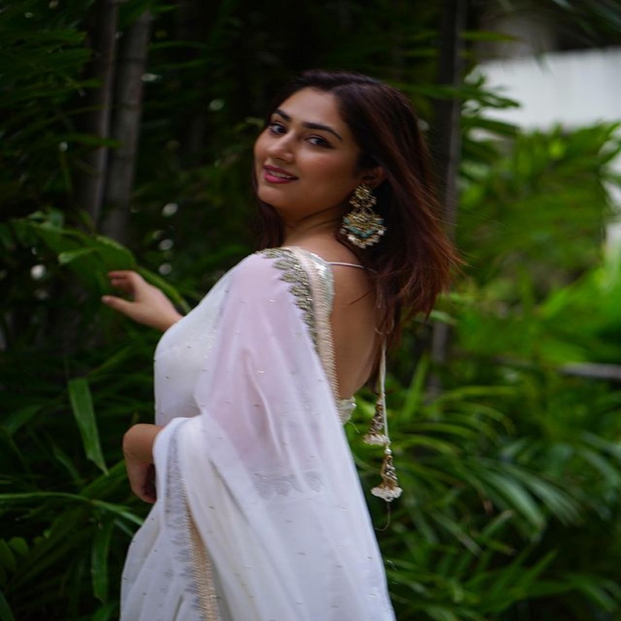 दिशा परमार ने टीवी सीरियल प्यार का दर्द है मीठा मीठा प्यार प्यार से अपने टेलीविजन करियर की शुरुआत की थी। अपने डेब्यू सीरियल के लिए उन्हें काफी सराहना भी मिली थी। उन्होंने 2014 में बॉक्स क्रिकेट लीग में भी भाग लिया था।