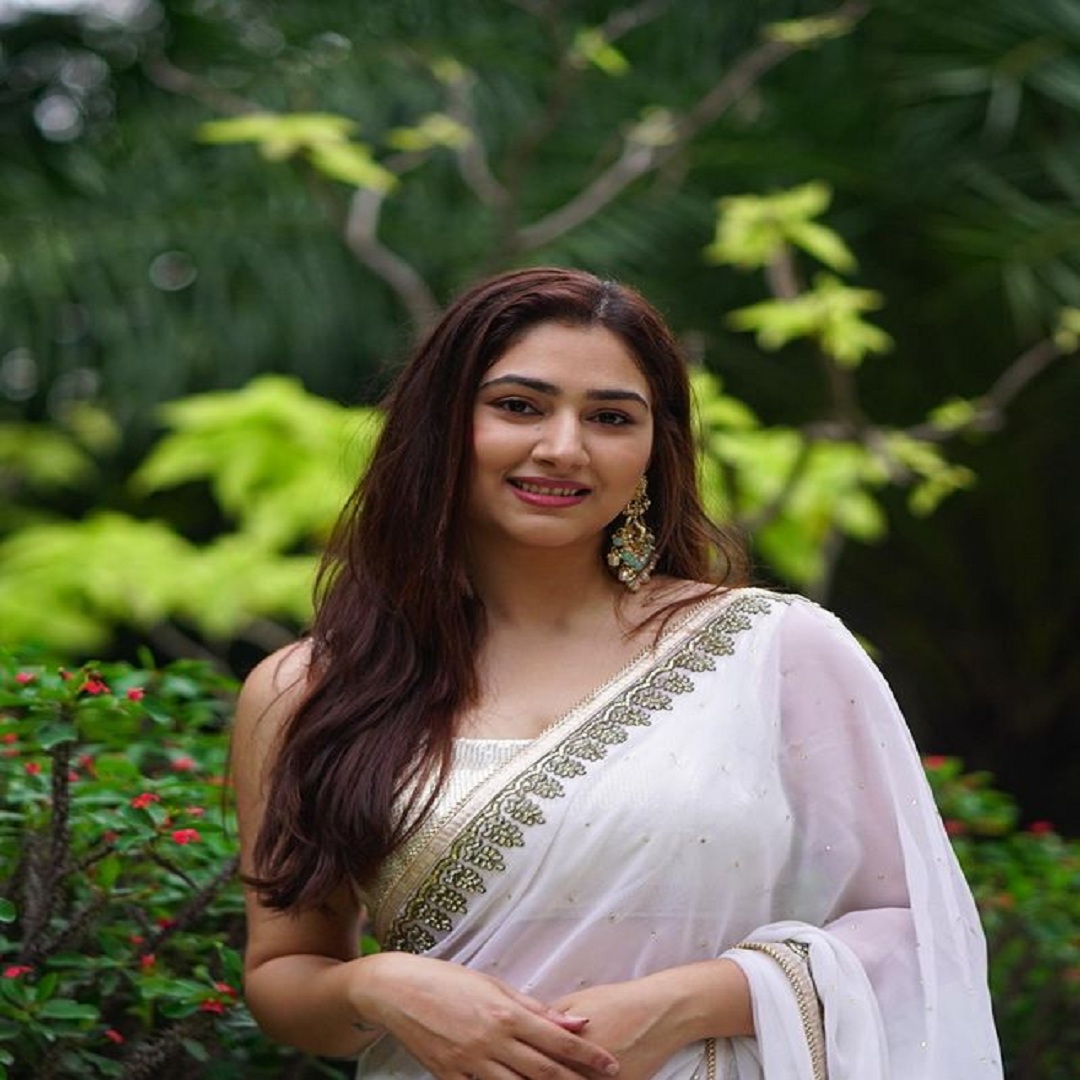 साड़ी में हुस्न के जलवे बिखेरती दिखी ‘बडे अच्छे लगते हैं’ की ये फेम, फैंस दे रहे कमाल का रिएक्शन